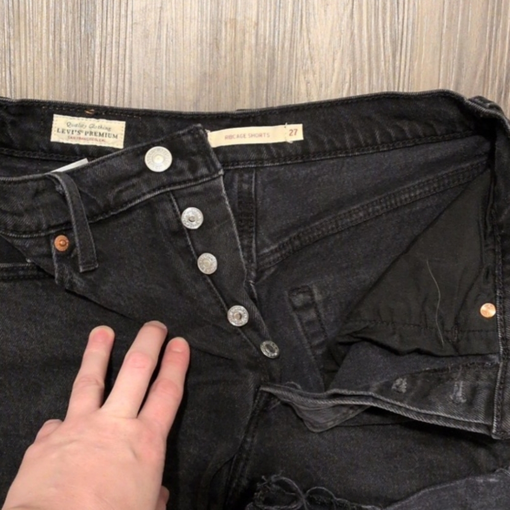Levi's Ribcage Shorts - Picture 4 of 4